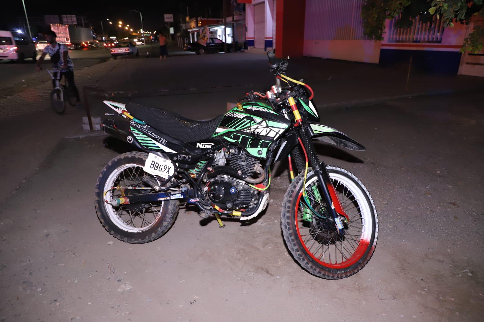 $!Motociclista se accidenta en el Libramiento Colosio en Mazatlán