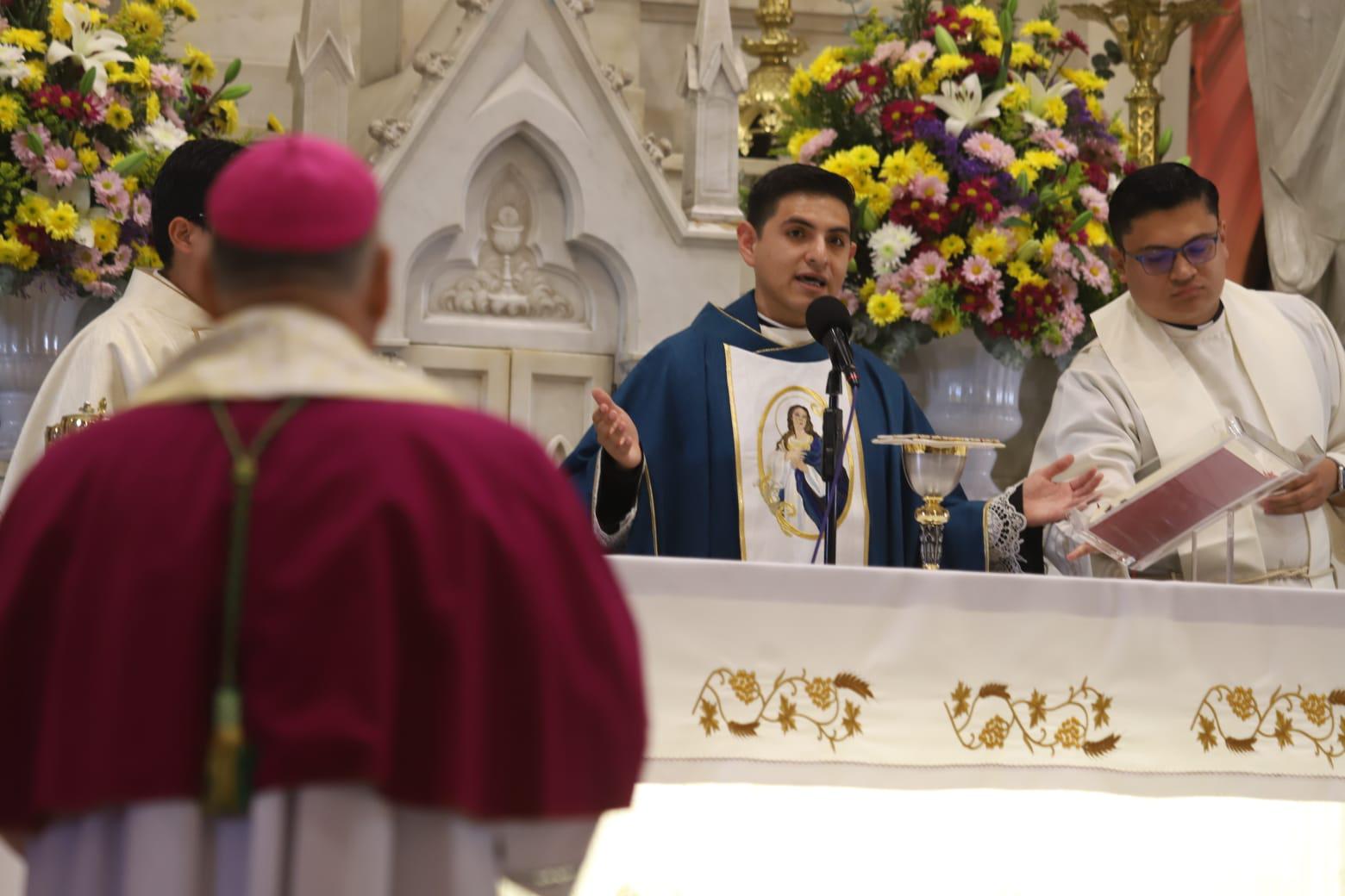 $!Celebra Padre Andrés Cárdenas su primera misa oficial como presbítero en Mazatlán