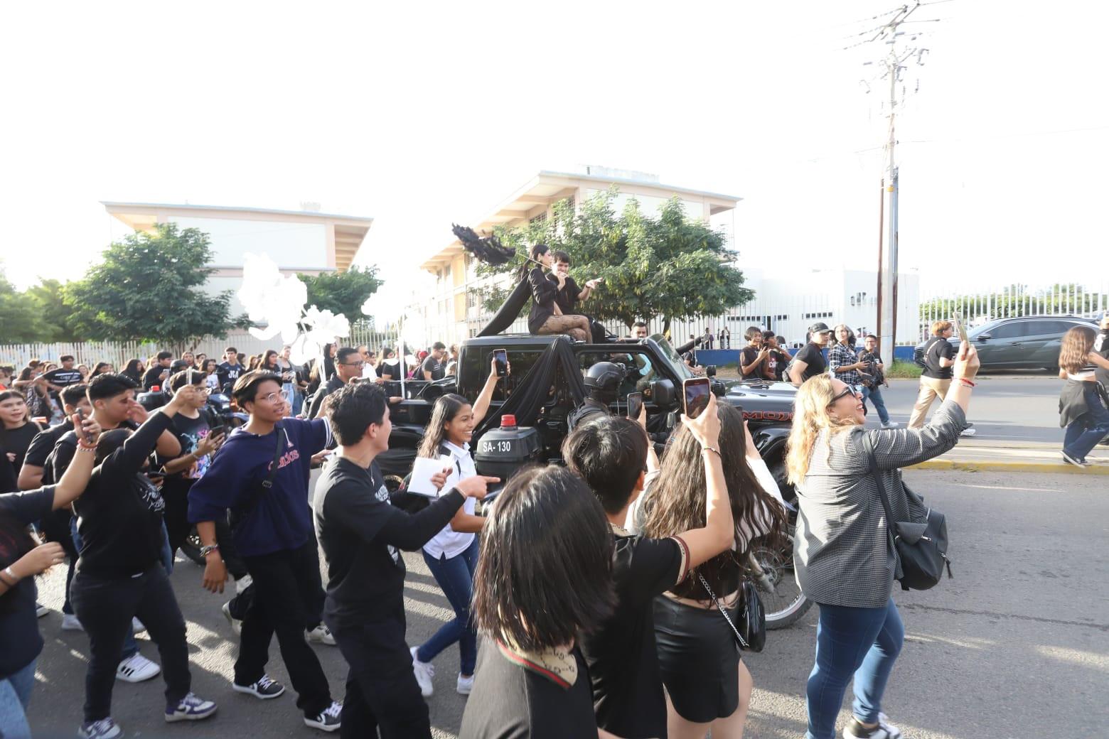 $!Kenia Os participa en la manifestación del Carnaval de Mazatlán 2024