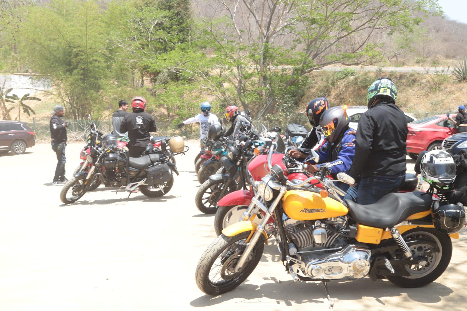 $!Disfrutan decenas de bikers de la tradicional rodada regional a La Noria