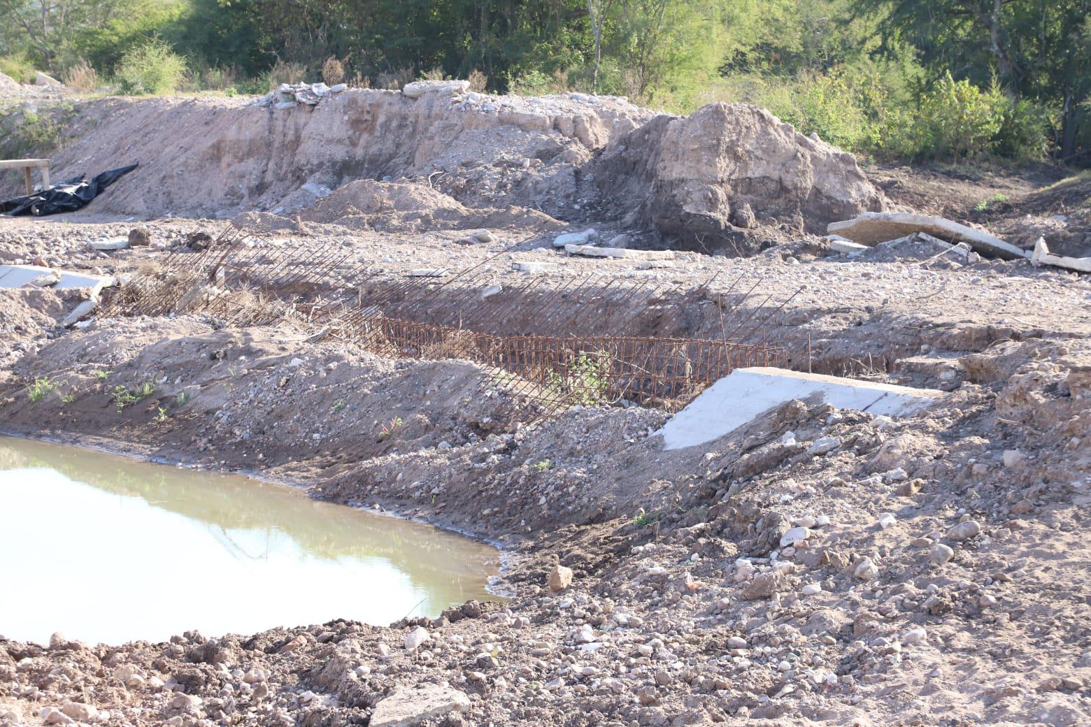 $!Advierten severas deficiencias en el canal de riego de El Roble, en Mazatlán