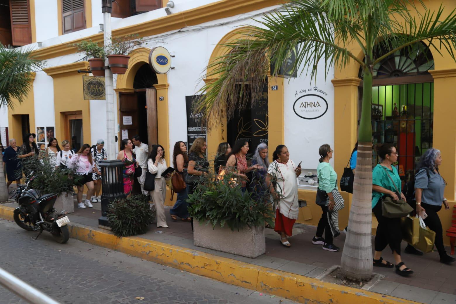 $!Caminando entre música, lectura en voz alta, vivieron un ambiente de algarabía.