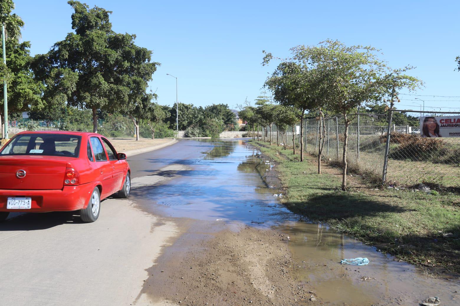 $!Contaminan el arroyo Jabalines con descargas de aguas negras, en Mazatlán