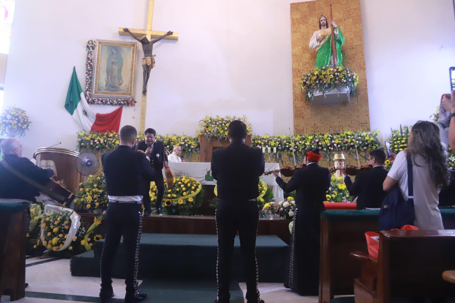 $!Cantan ‘Las Mañanitas’ en Mazatlán a San Judas Tadeo, en su día y en su templo