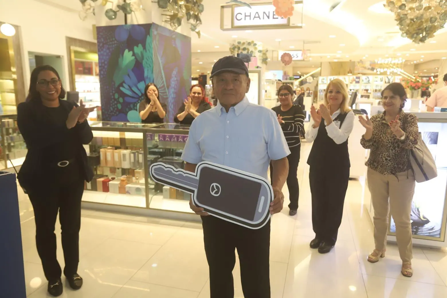 $!Cimaco celebra su 95 aniversario y entrega automóvil a cliente ganador en Mazatlán