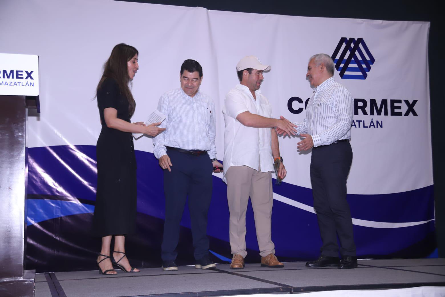 $!Mazatlán podrá tener clientes del Este y Oeste de Estados Unidos: Seldner Elías