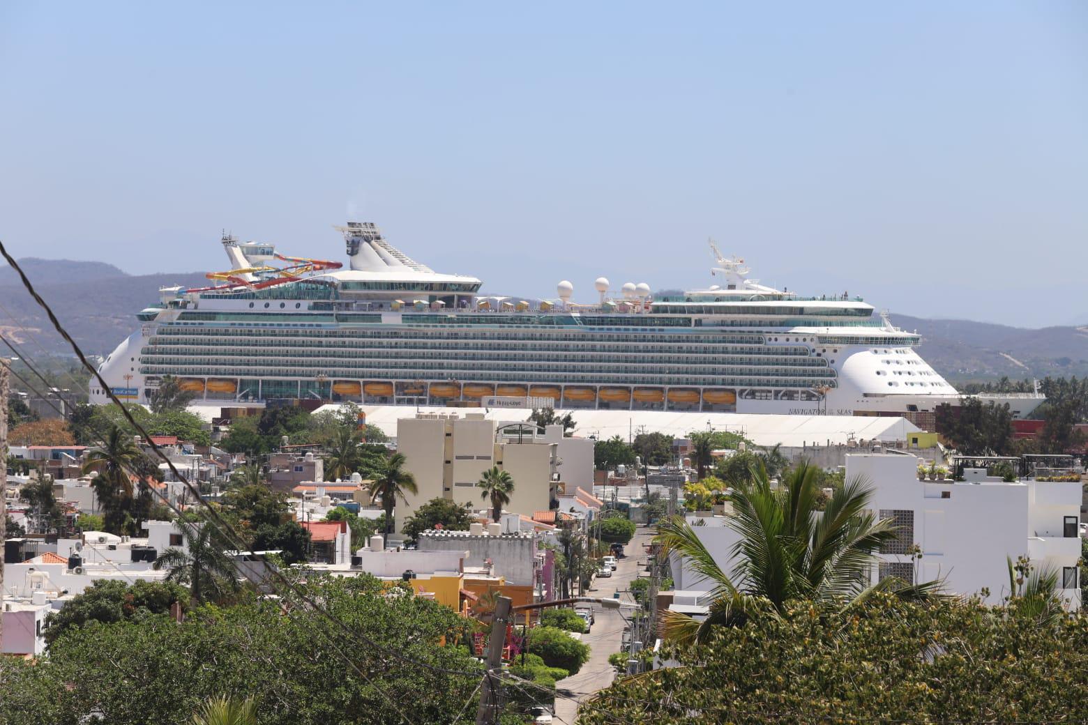$!Mazatlán recibe visita de casi 4 mil cruceristas este lunes