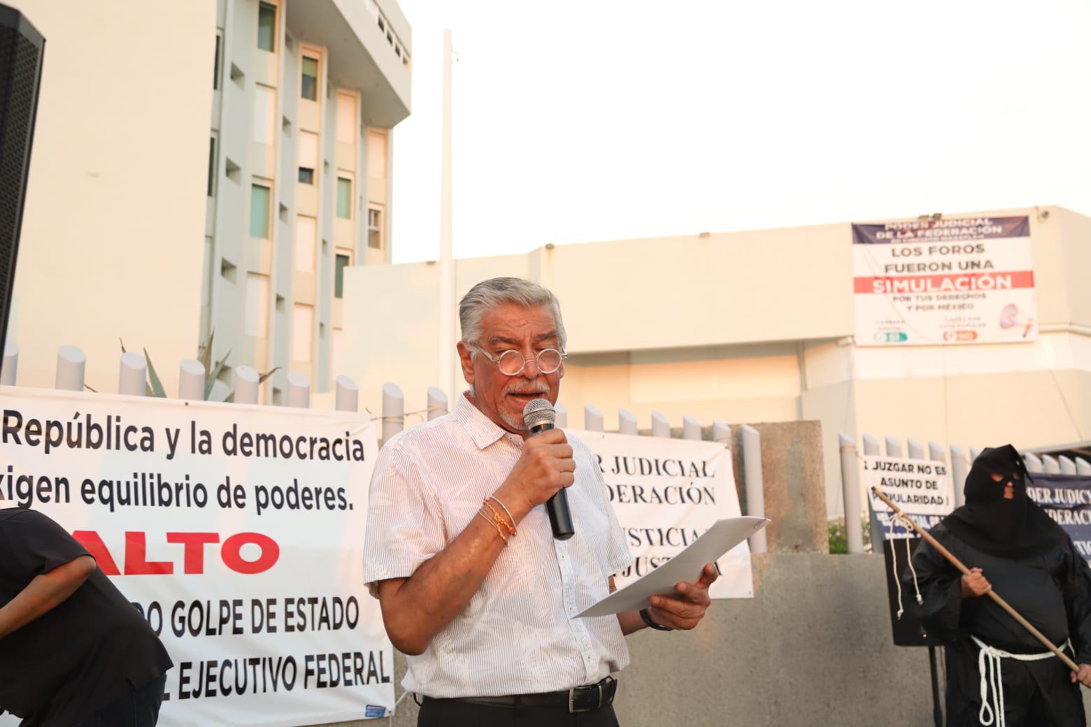 $!Marchan en Mazatlán por la defensa de la autonomía del Poder Judicial