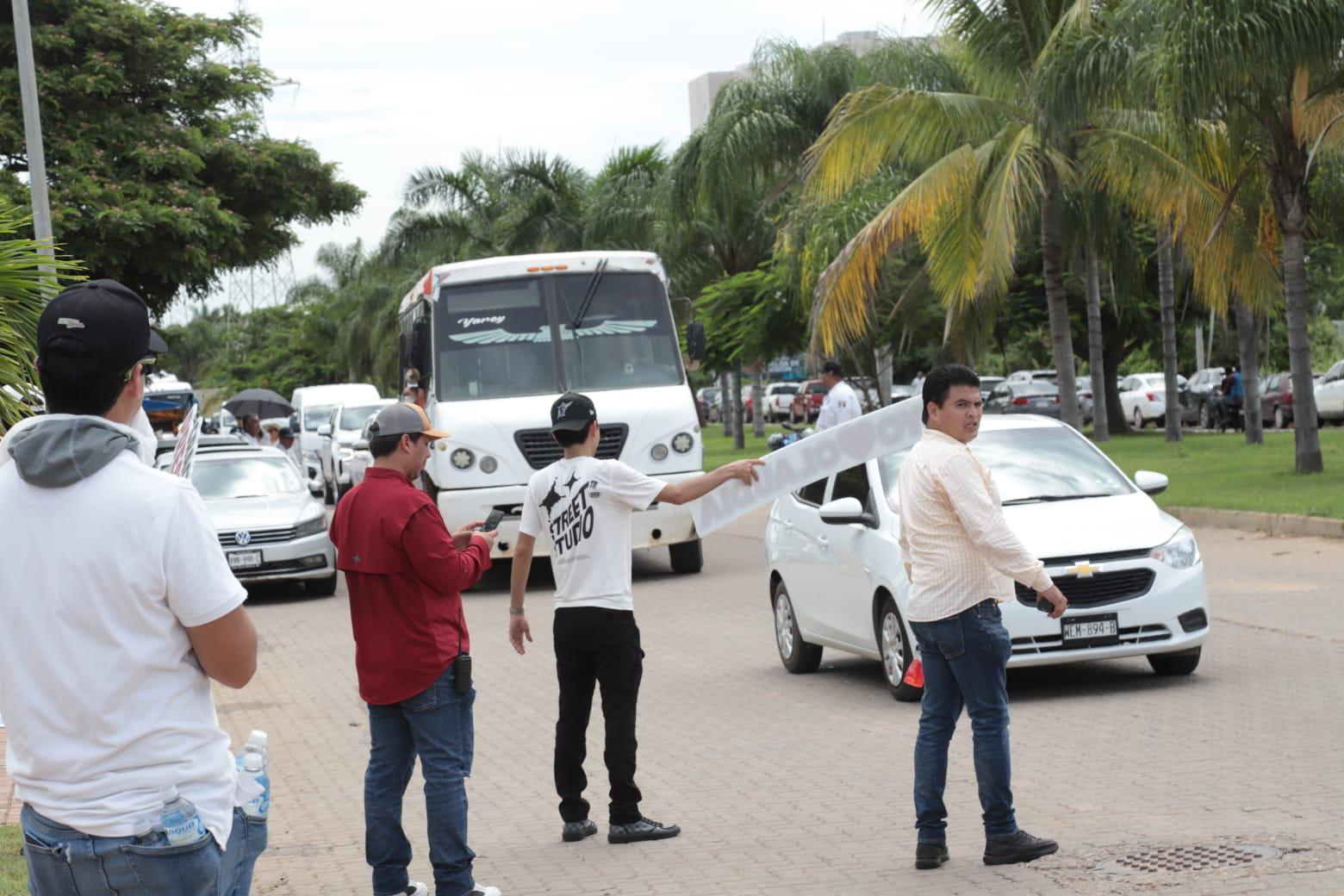 $!Usuarios enfrentan largas esperas por falta de camiones urbanos en Mazatlán