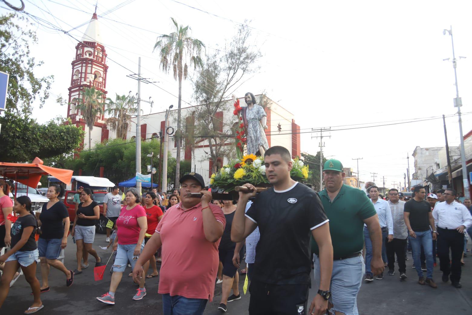 $!Bañan a San Juan en las aguas del Río Presidio; le piden lluvias