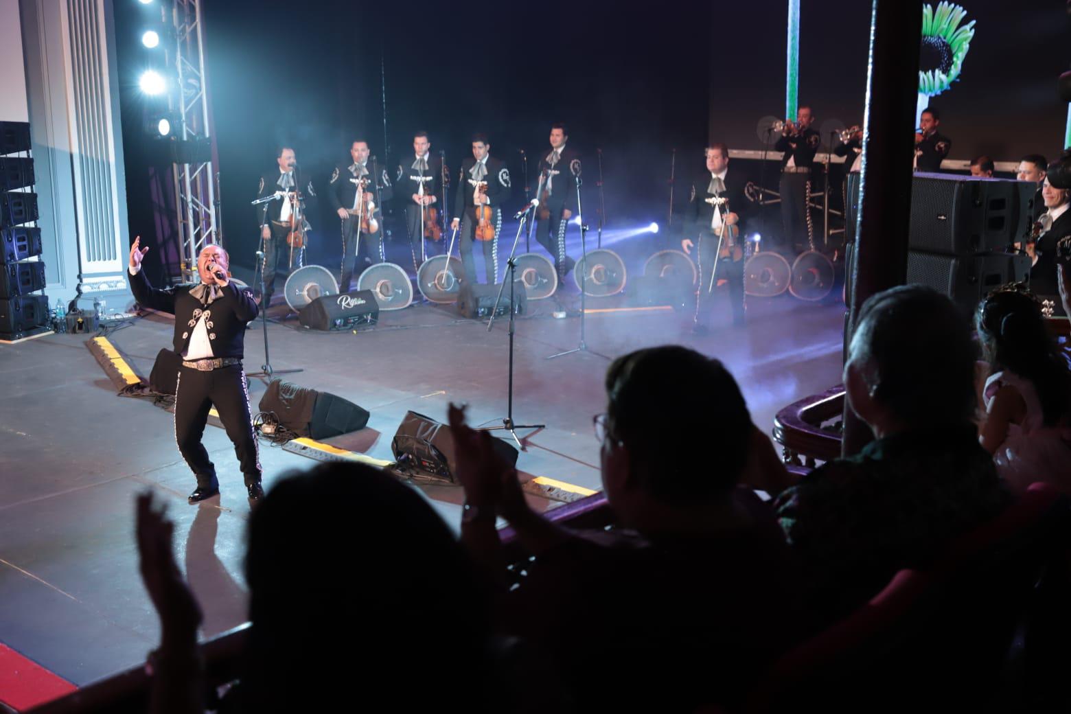 $!Canciones como las de los Hermanos Castro se pudieron escuchar en la velada.