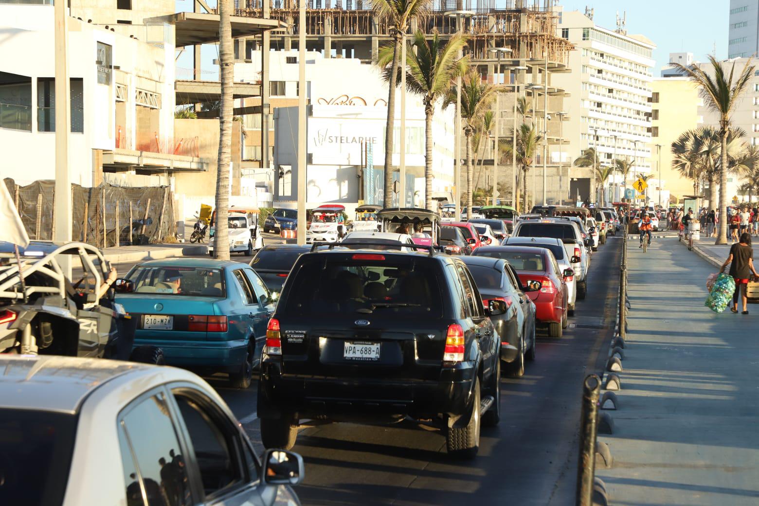 $!Registra Mazatlán récord en playas: 140 mil bañistas en un solo día