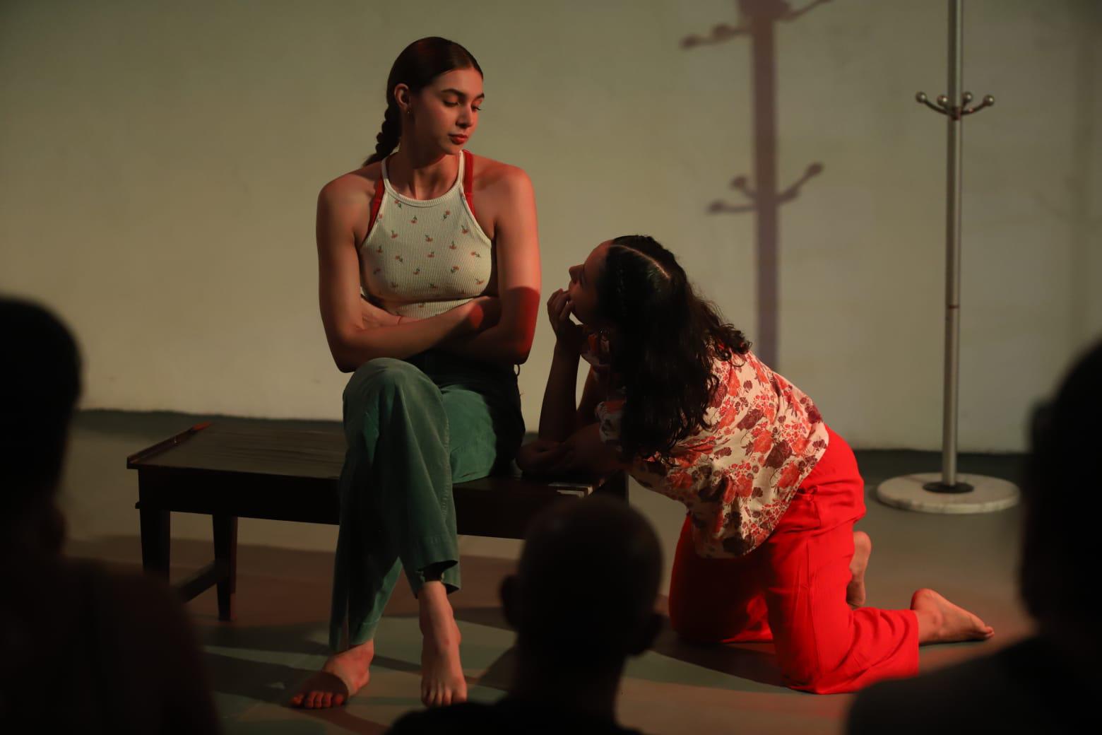 $!El montaje utiliza la danza teatro para narrar emociones que acompañan las primeras pérdidas de la infancia.