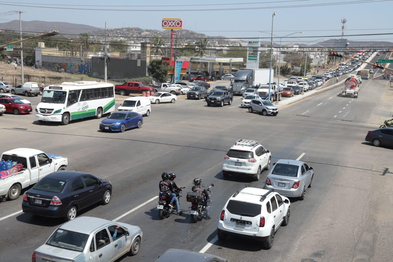 $!Inauguran puente vehicular en Mazatlán para agilizar circulación, pero se ‘atora’ en el cruce con Santa Rosa