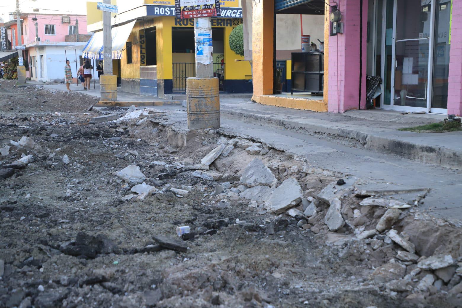 $!Comerciantes exigen celeridad en trabajos de la Insurgentes en Mazatlán