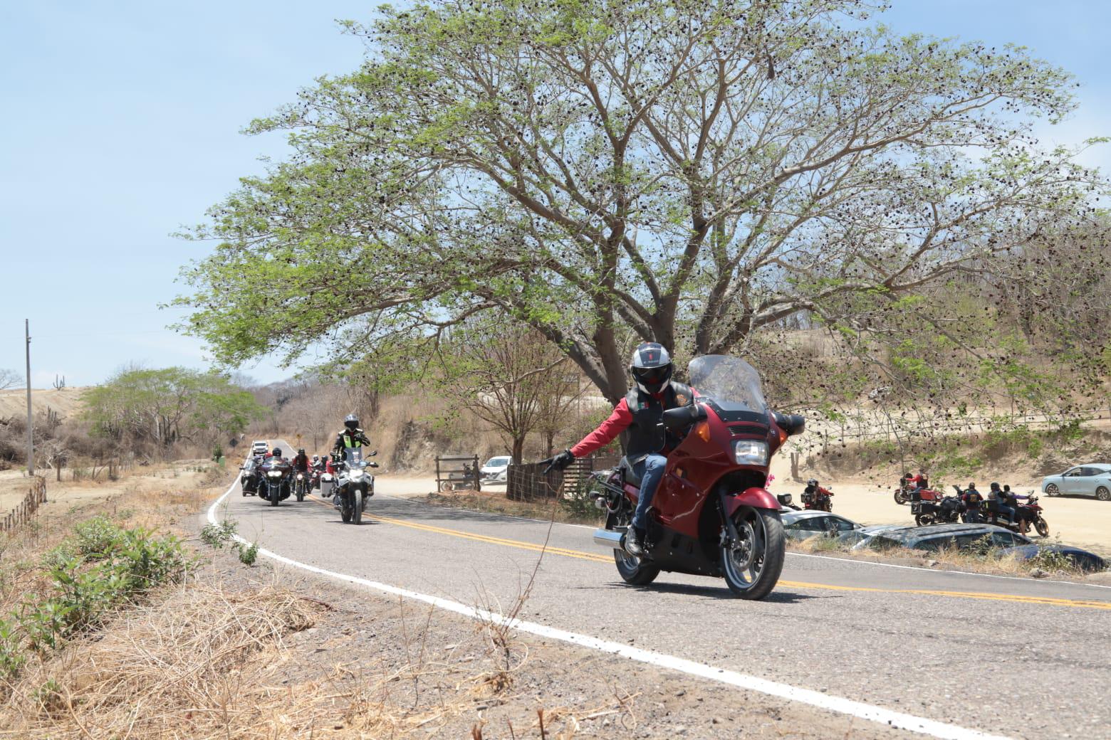$!Disfrutan decenas de bikers de la tradicional rodada regional a La Noria