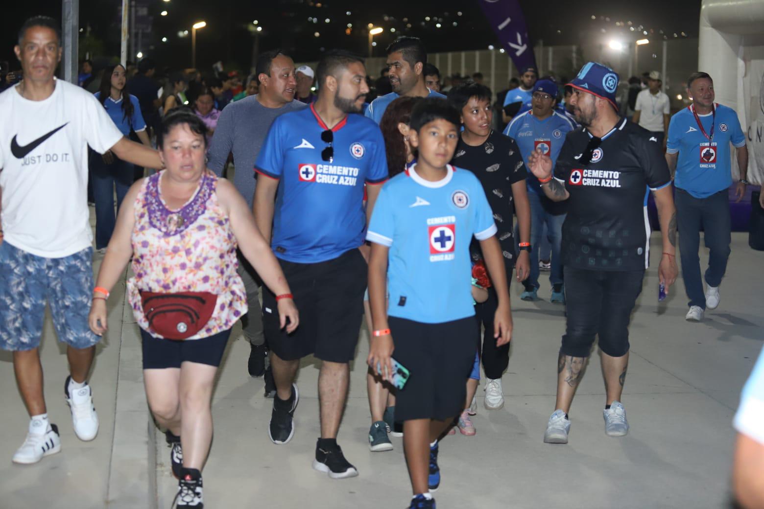 $!Fiesta celeste en Mazatlán: La Máquina tiñe de azul el estadio El Encanto