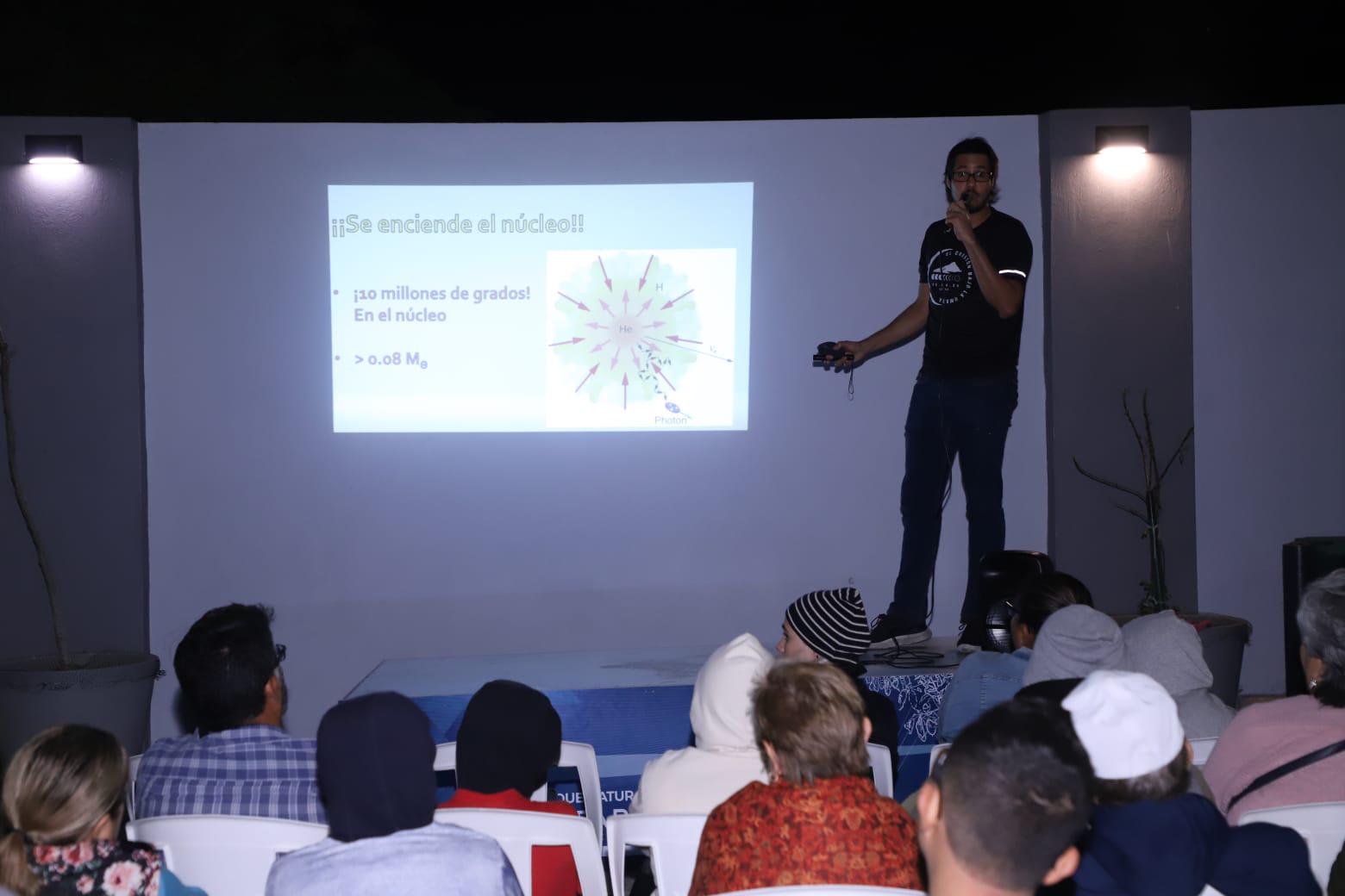 $!Descubren en conferencia sobre la vida y muerte de las estrellas, en Mazatlán