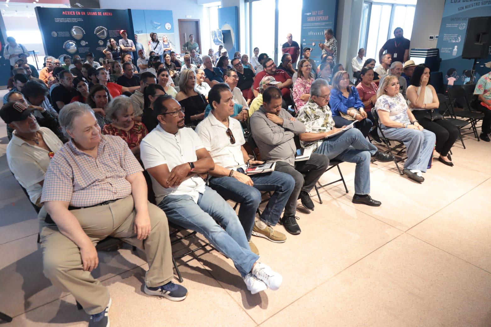 $!Las instalaciones de la Casa del Marino se llenaron con la presencia de los asistentes a la presentación del libro.