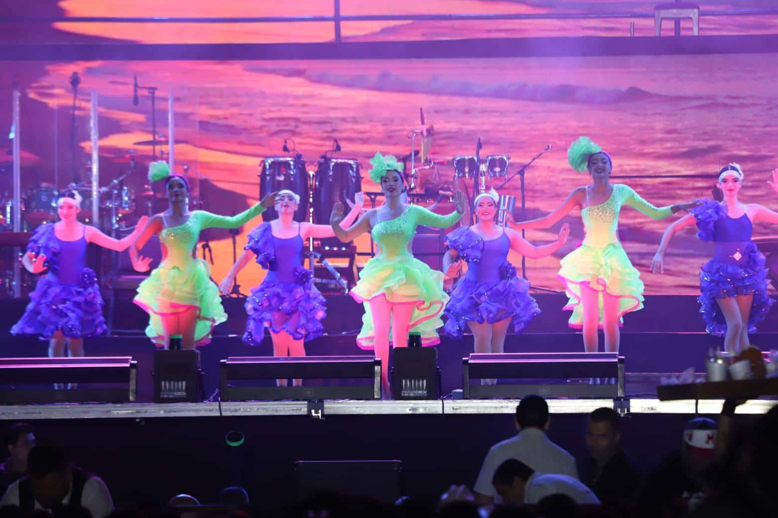 $!Arranca el Carnaval de Mazatlán con la coronación del Rey de la Alegría, Javier I
