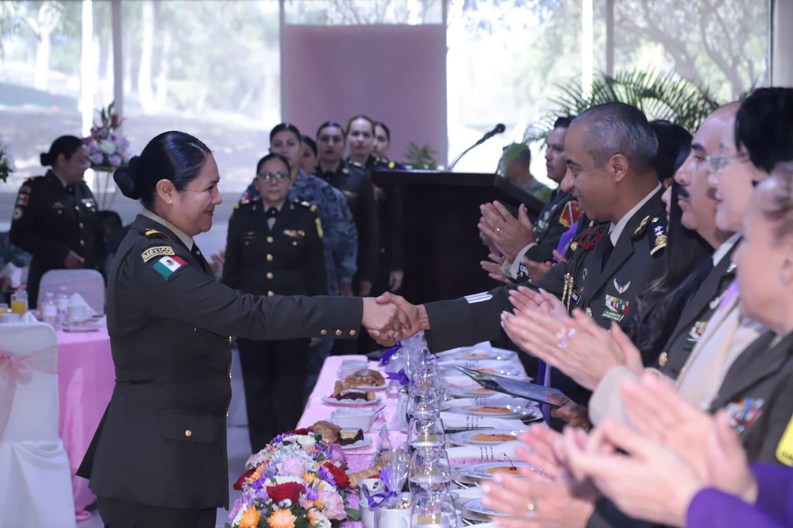 $!Reconocen en Mazatlán a mujeres integrantes de las Fuerzas Armadas