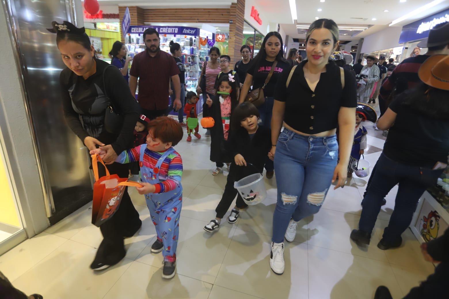 $!Monstruos y fantasmas disfrutan de un divertido Halloween en Mazatlán