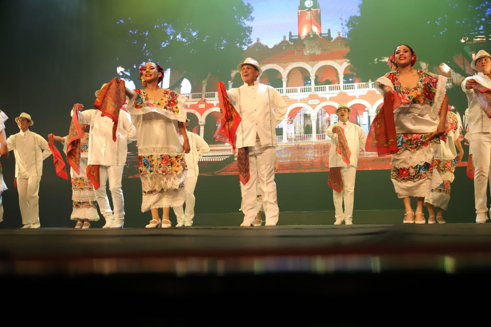 $!Desde Yucatán, el ballet presentó La Mestiza, América Linda y Mujeres que se pintan, piezas que destacaron por su elegancia y colorido.