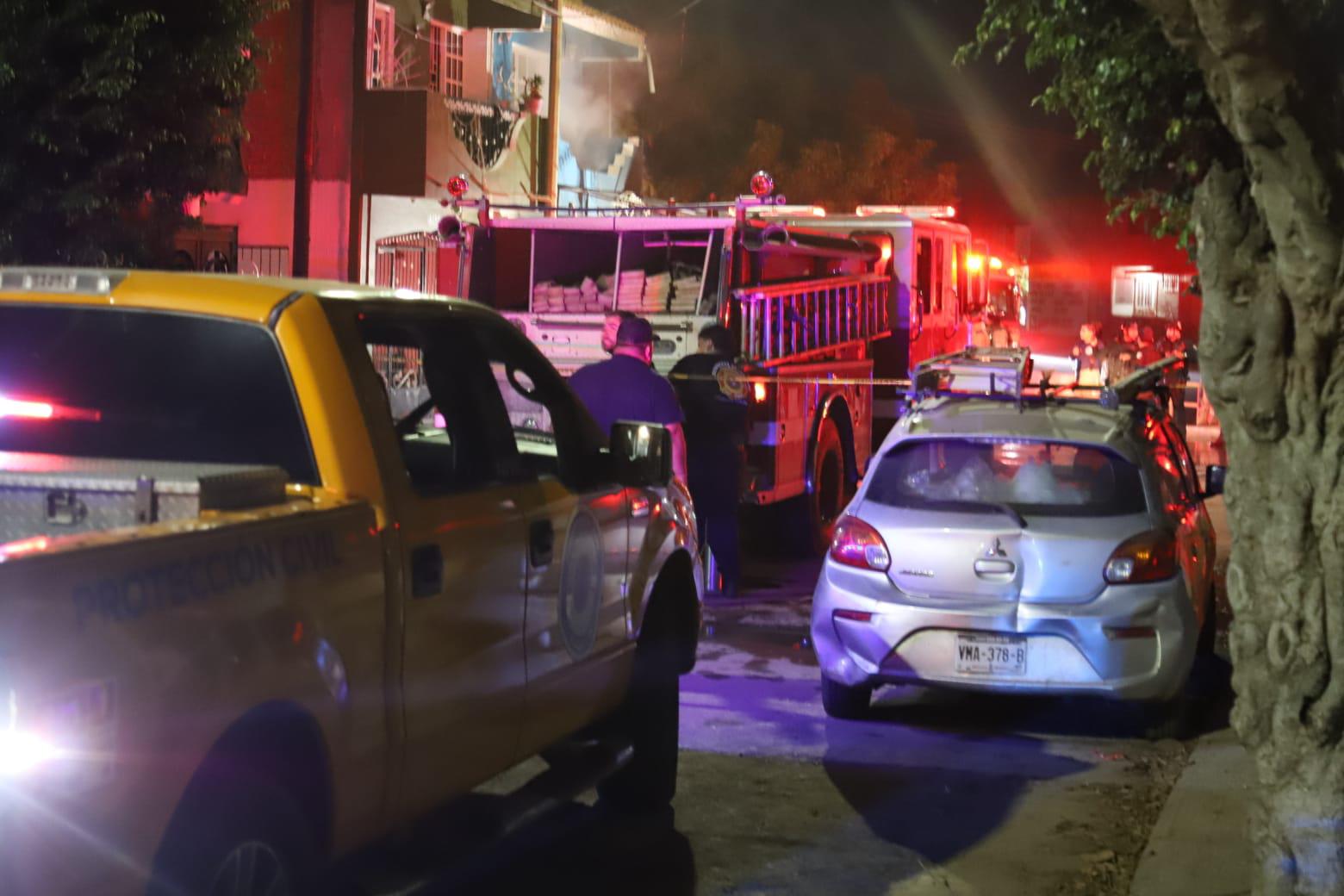 $!Se incendia tienda de abarrotes en La Foresta, en Mazatlán, tras presunto ataque