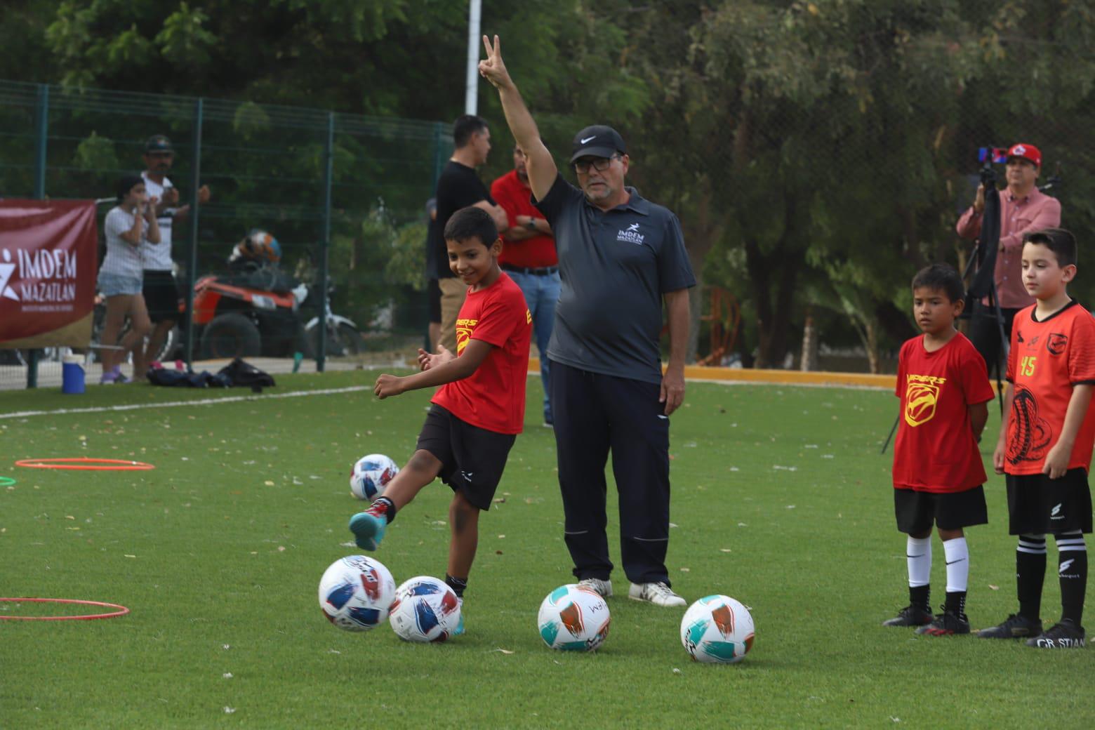 $!Amantes del futbol responden a Mundialito Imdem, Domina tu Cancha