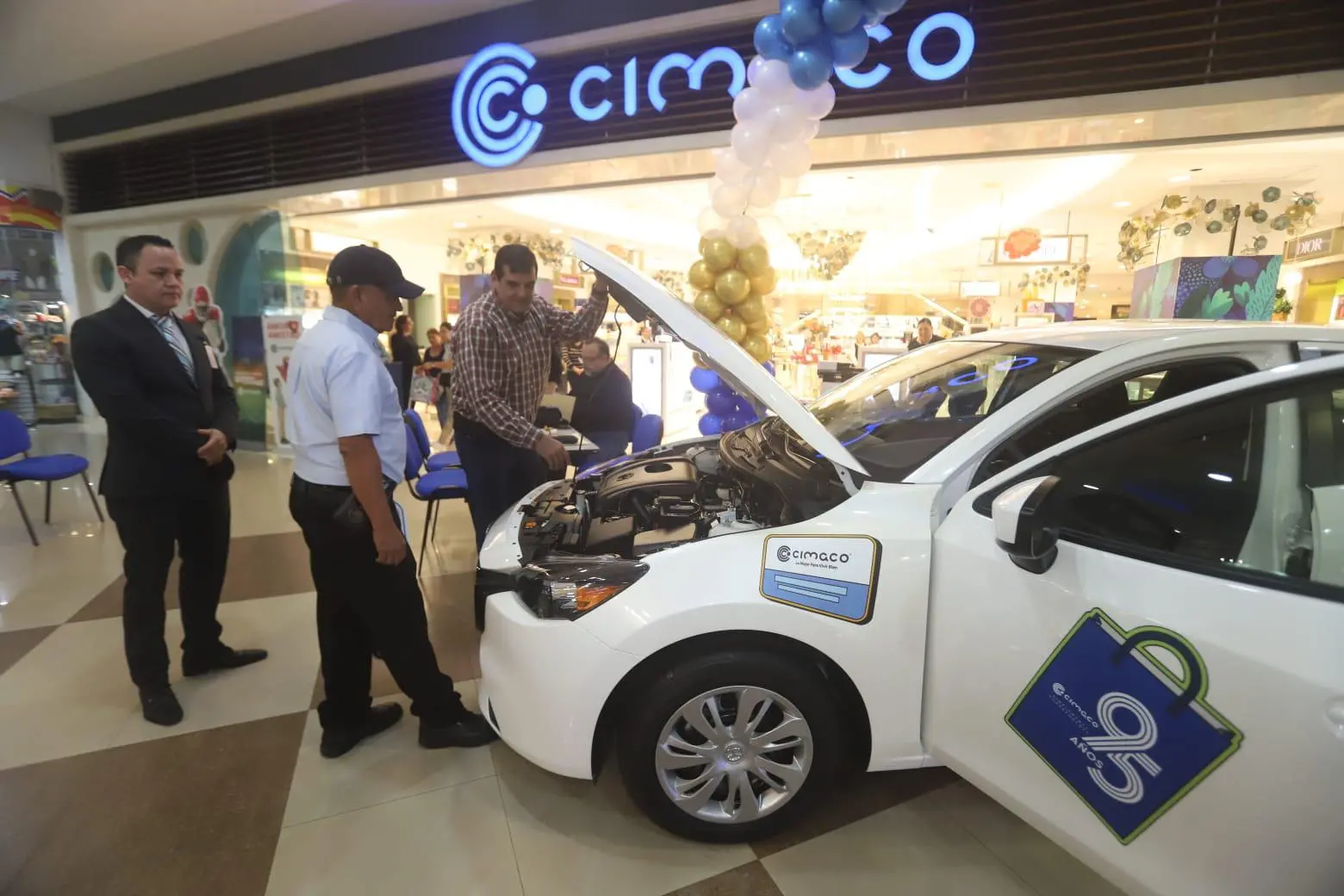 $!Cimaco celebra su 95 aniversario y entrega automóvil a cliente ganador en Mazatlán