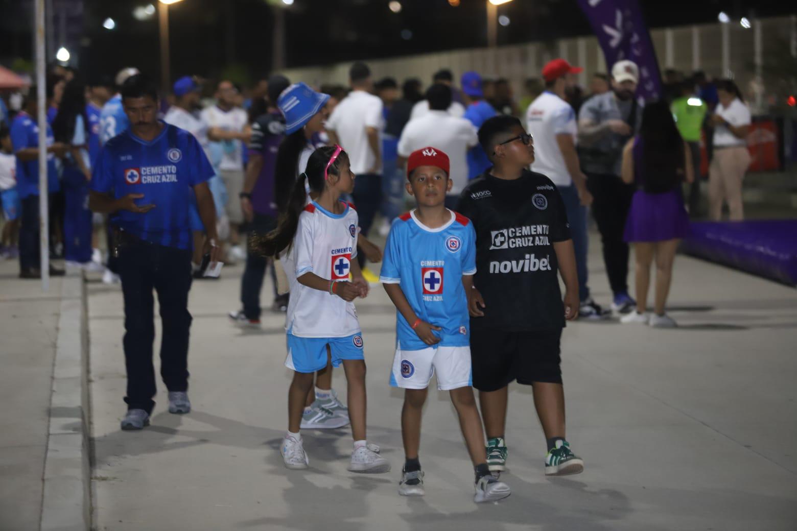 $!Fiesta celeste en Mazatlán: La Máquina tiñe de azul el estadio El Encanto