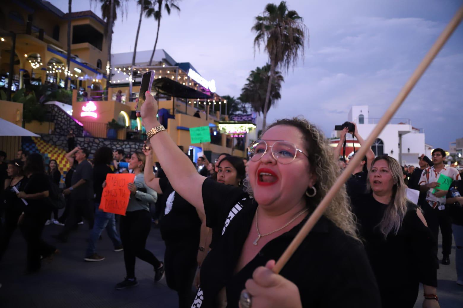 $!Marchan en Mazatlán por la defensa de la autonomía del Poder Judicial