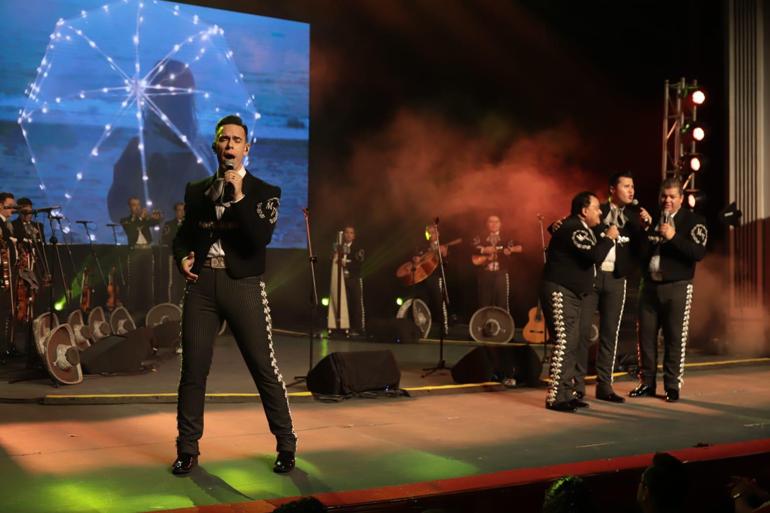 $!Homenajes a José Alfredo Jiménez y Vicente Fernández realizó el mariachi en la velada.