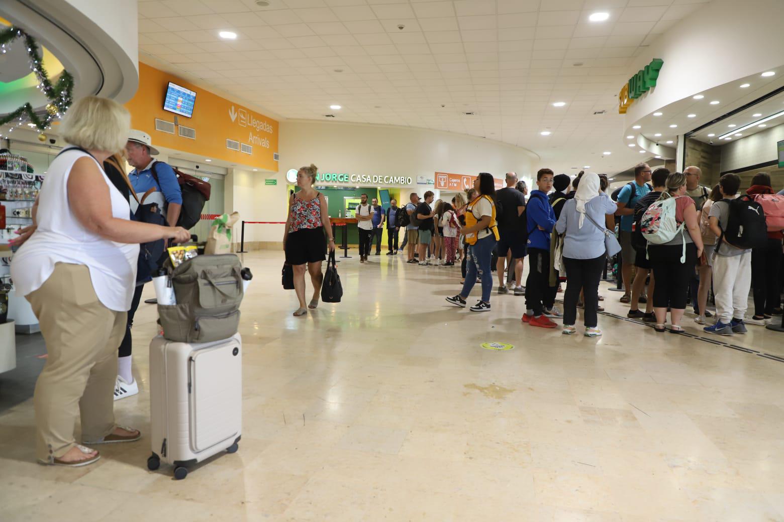 $!Opera con normalidad el Aeropuerto de Mazatlán