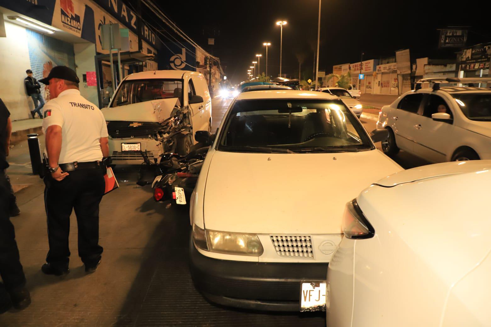 $!Conductor en estado de ebriedad provoca carambola en Mazatlán