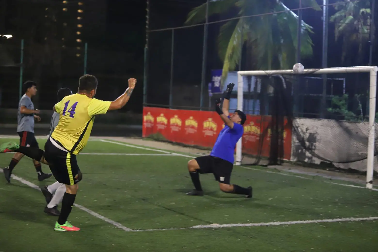 $!Aluminios El Pollo y Yiyoneta FC dejan todo para la vuelta en cuartos del Intercanchas