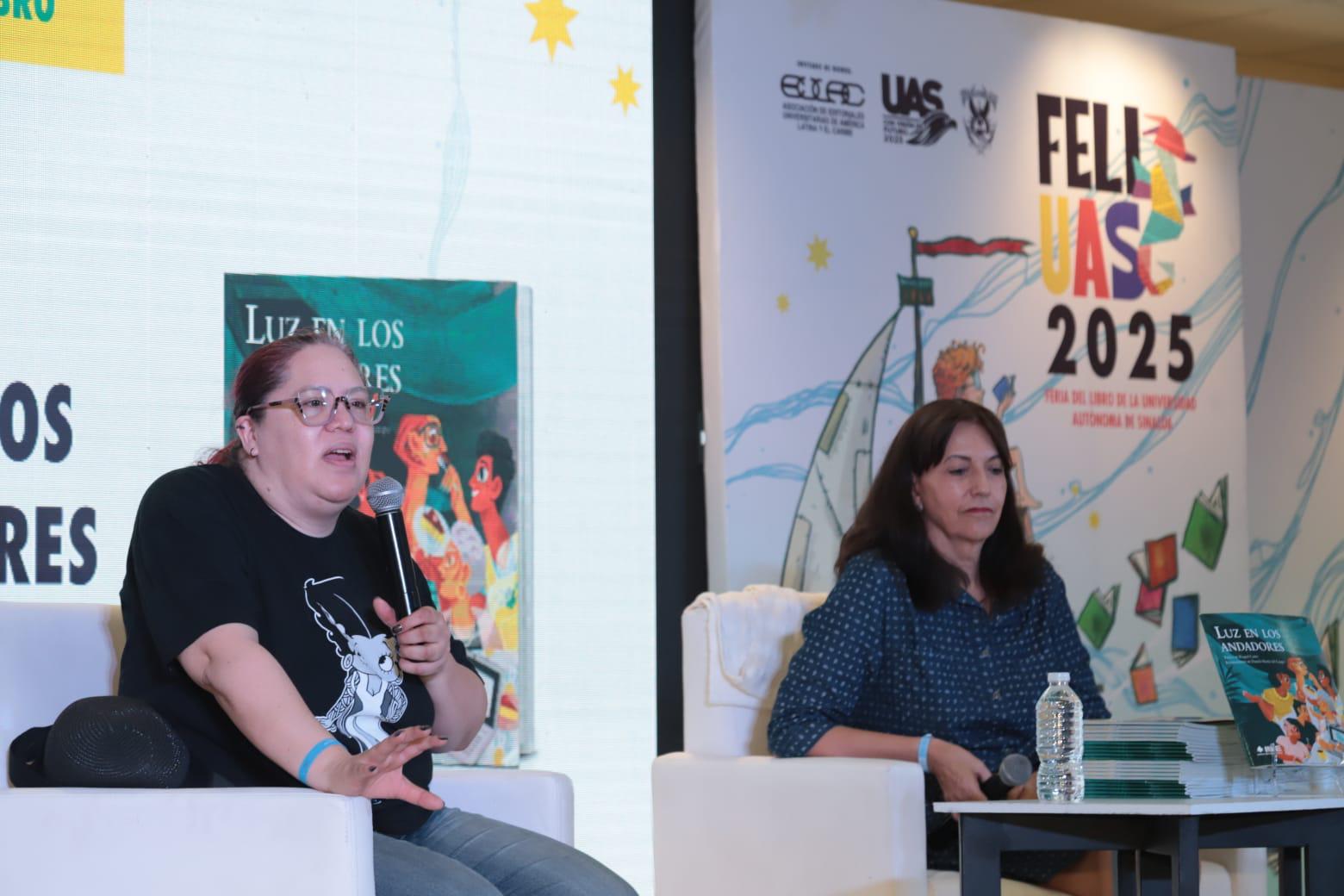 $!La escritora explica sobre su libro ante la comunidad de la UAS.