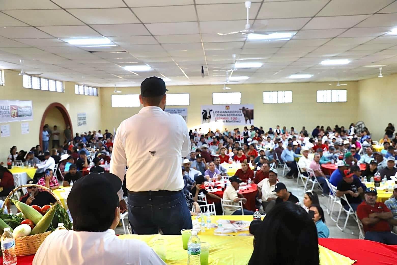 $!Se reúne Pedro Martínez con sectores agropecuario y pesquero de Elota