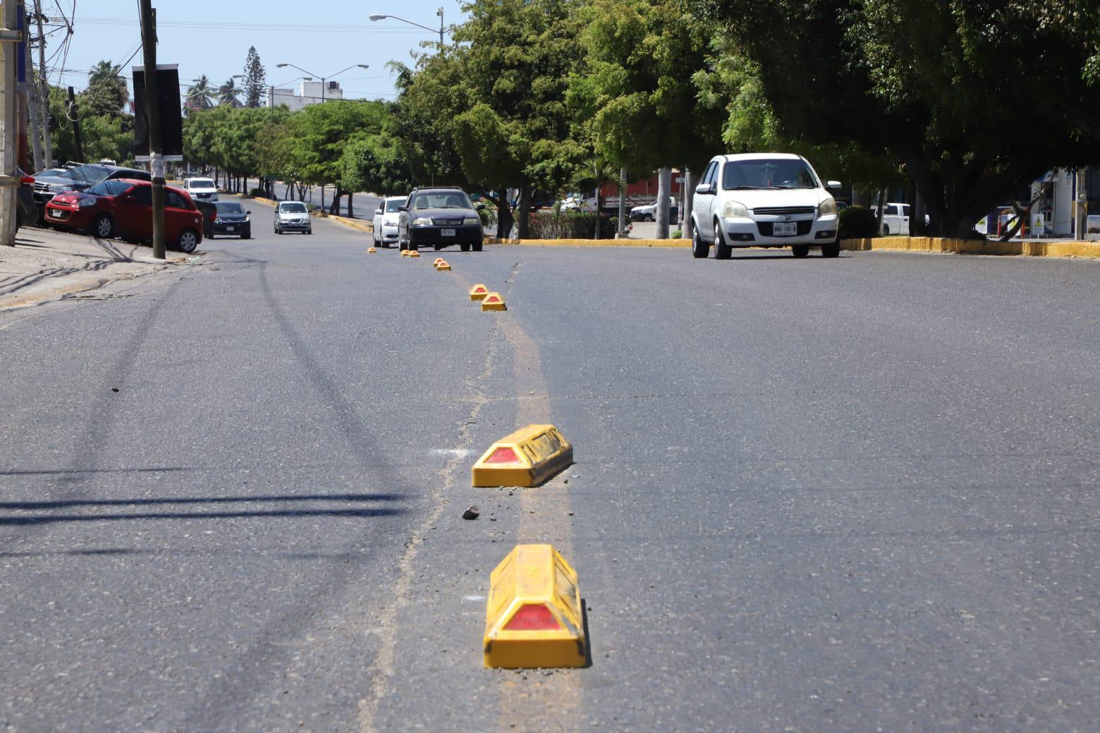 $!Al carril preferencial de Mazatlán ya le faltan más de 50 boyas delimitadoras
