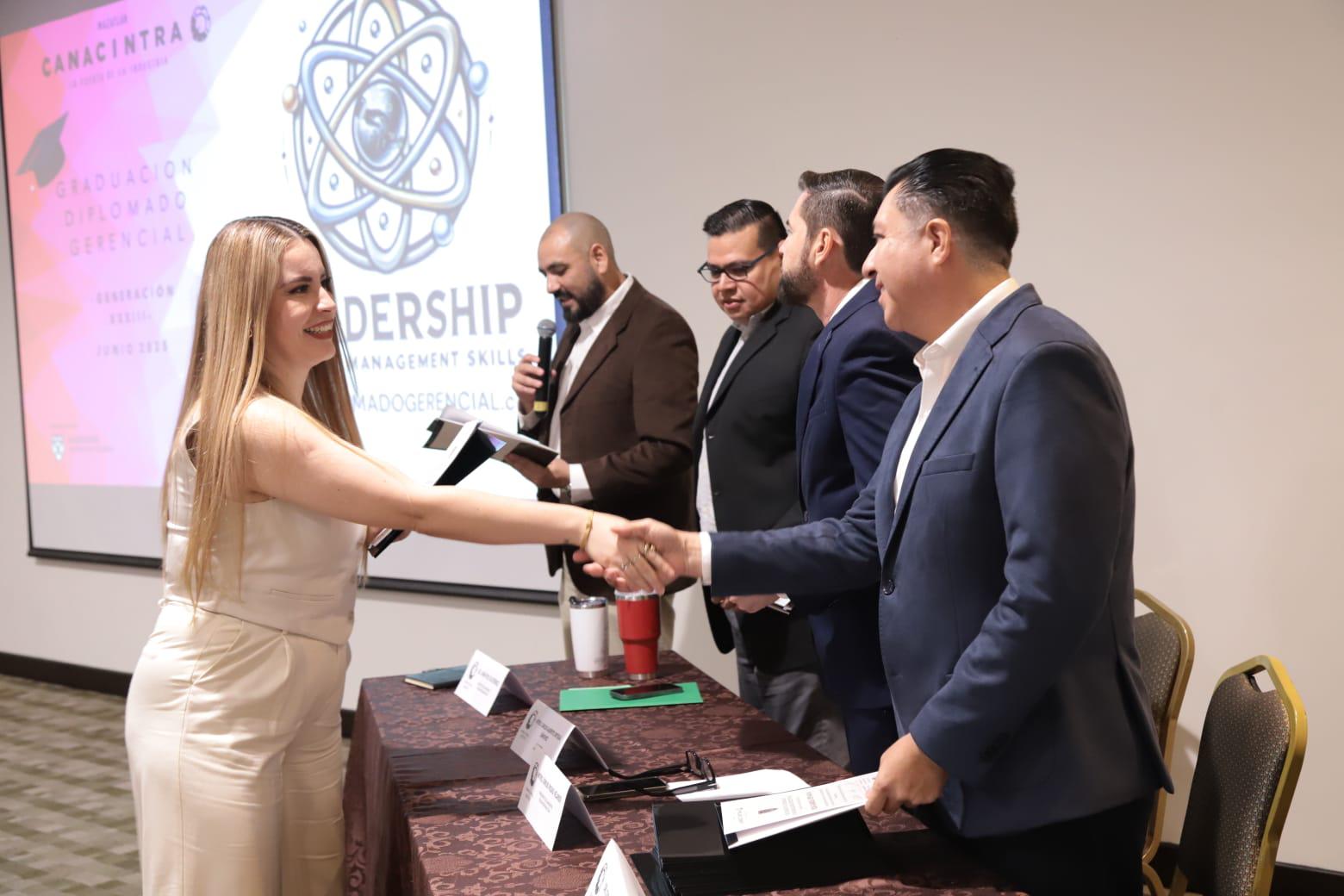 $!Celebran graduación de la generación 33 del Diplomado en Liderazgo de Canacintra Mazatlán