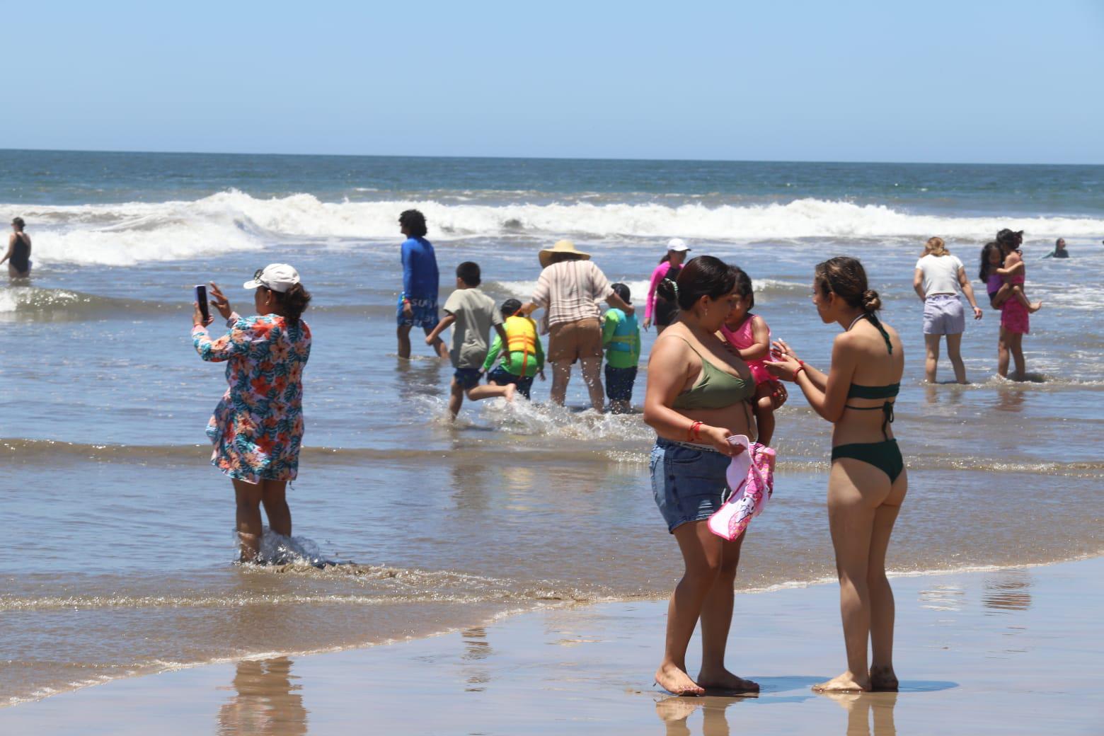 $!Disminuye afluencia de turistas en las playas de Mazatlán previo a arrancar la Semana de la Moto