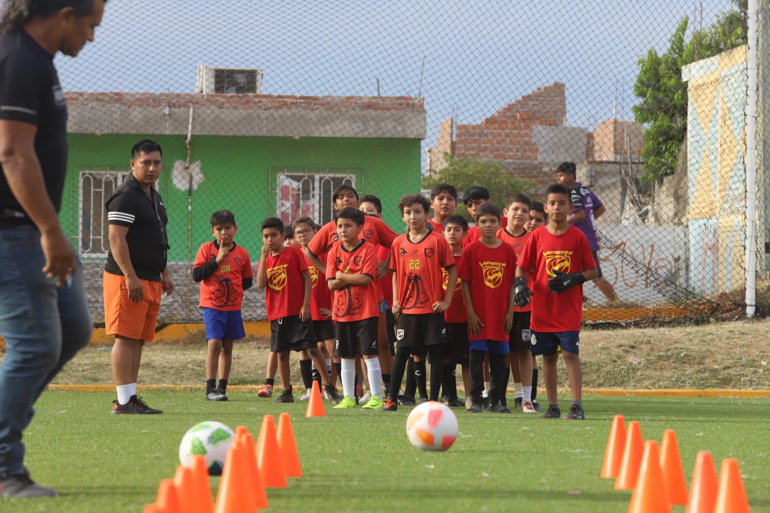 $!Amantes del futbol responden a Mundialito Imdem, Domina tu Cancha