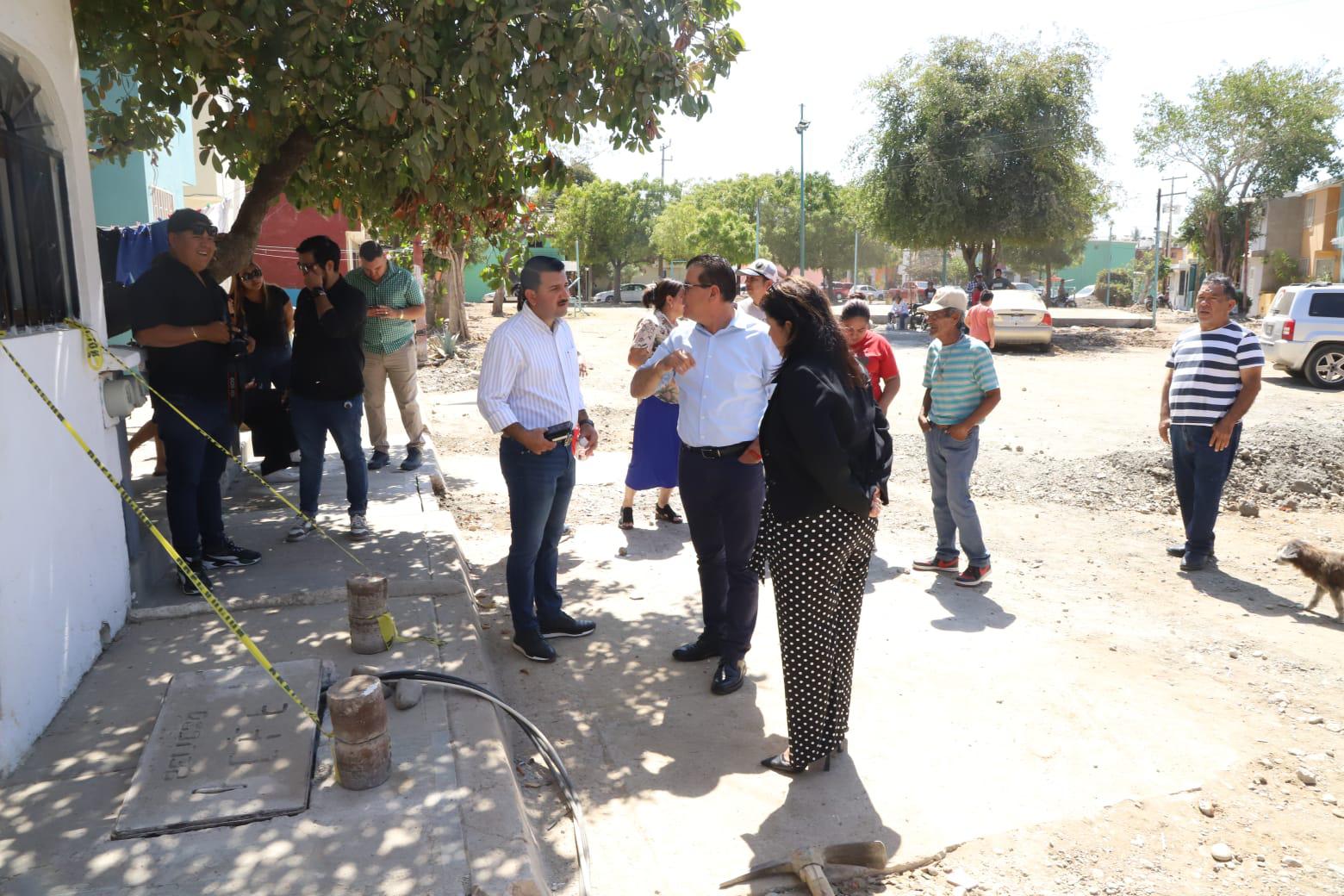 $!Supervisa Alcalde de Mazatlán obras que están por concluir en el Infonavit Alarcón