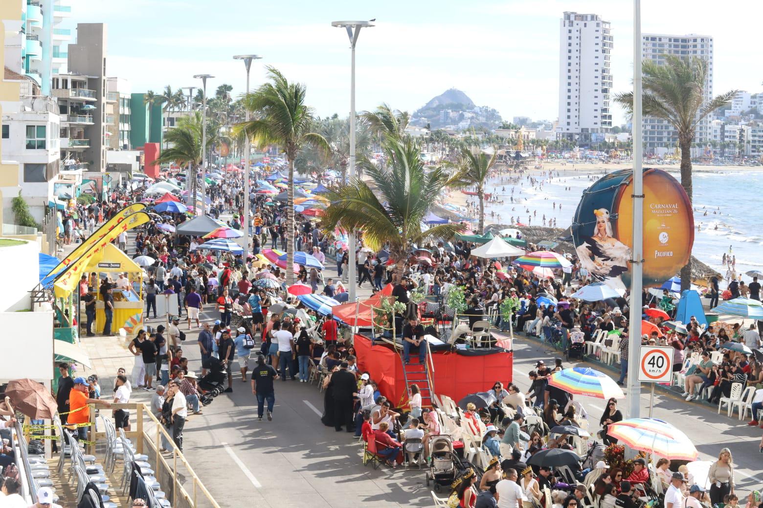 $!Realiza la Semar simulacro de rescate frente al Monumento al Pescador