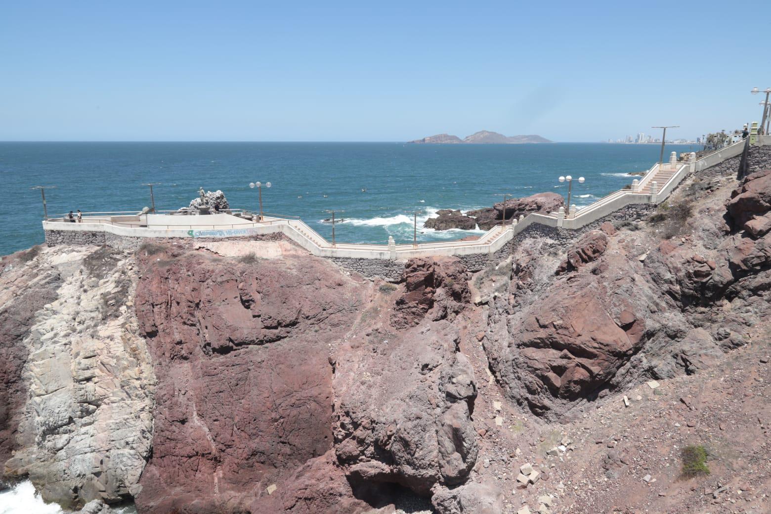 $!Domingo tranquilo en el Faro de Mazatlán y el Paseo del Centenario tras el bullicio de Semana Santa