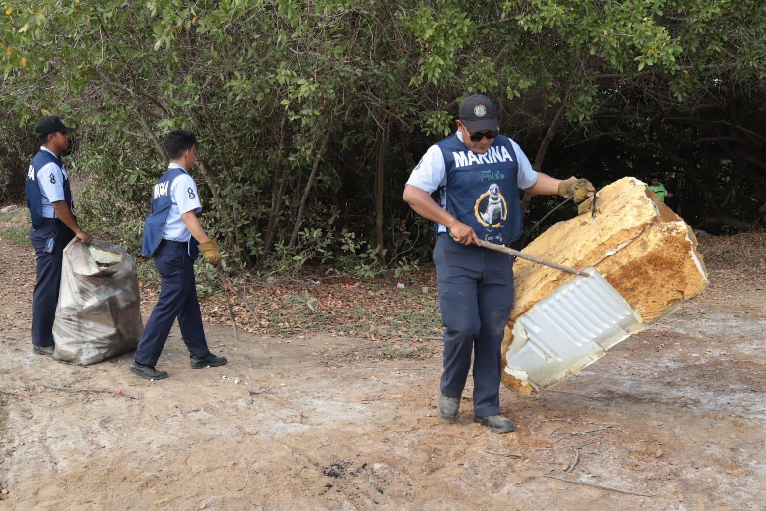 $!Recogen 620 kilos de basura en jornada de limpieza del Estero del Infiernillo, en Mazatlán