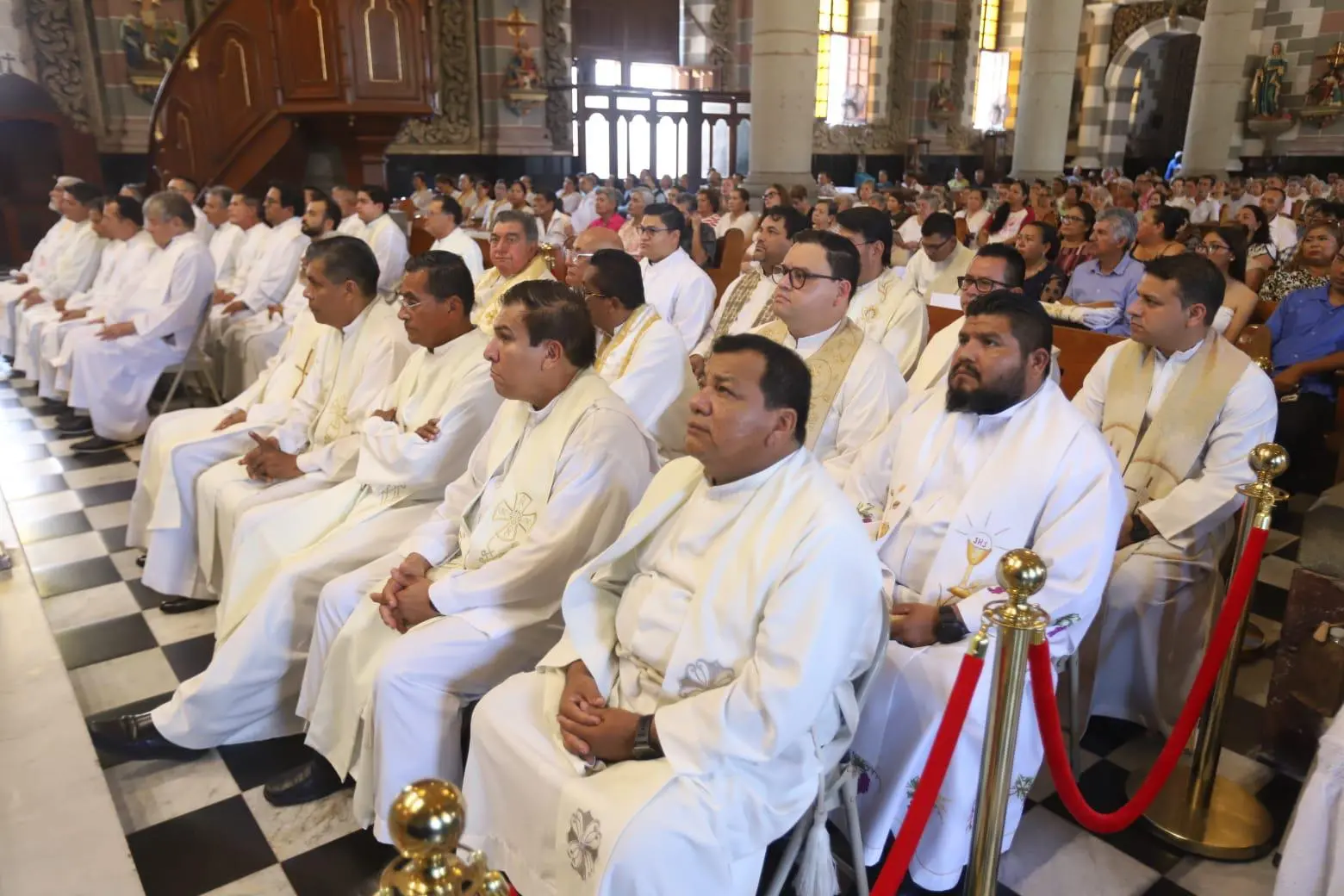 $!Celebra Obispo de Mazatlán 30 años de su ordenación
