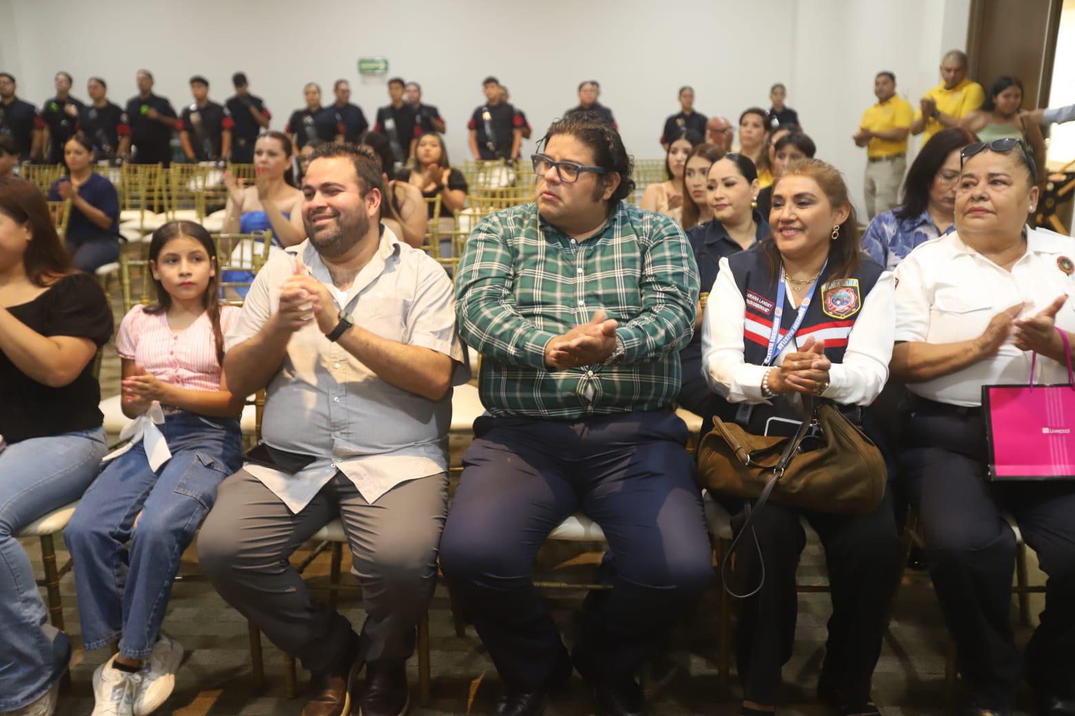 $!Reconoce Bomberos de Mazatlán la valentía y dedicación de sus elementos