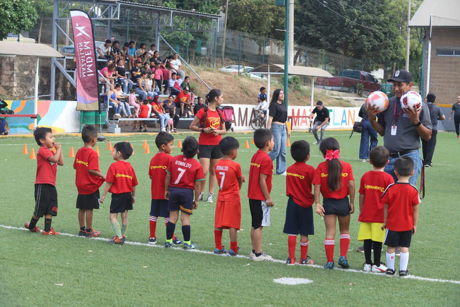 $!Amantes del futbol responden a Mundialito Imdem, Domina tu Cancha