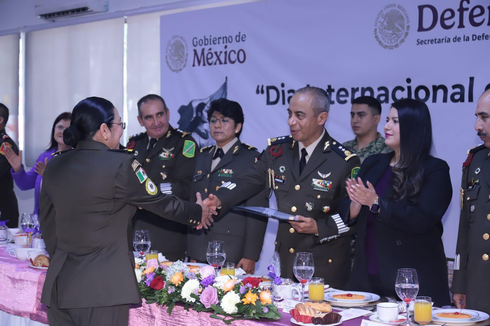 $!Reconocen en Mazatlán a mujeres integrantes de las Fuerzas Armadas